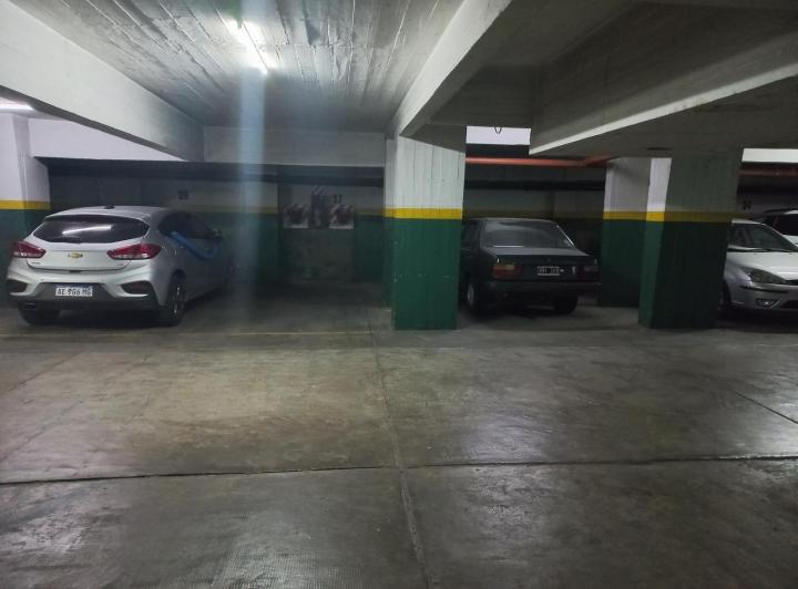 Departamento de tres ambientes. Vista abierta. Cochera fija y baulera. 5