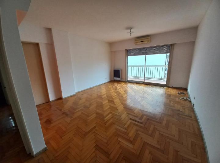 Departamento de tres ambientes. Vista abierta. Cochera fija y baulera. 3