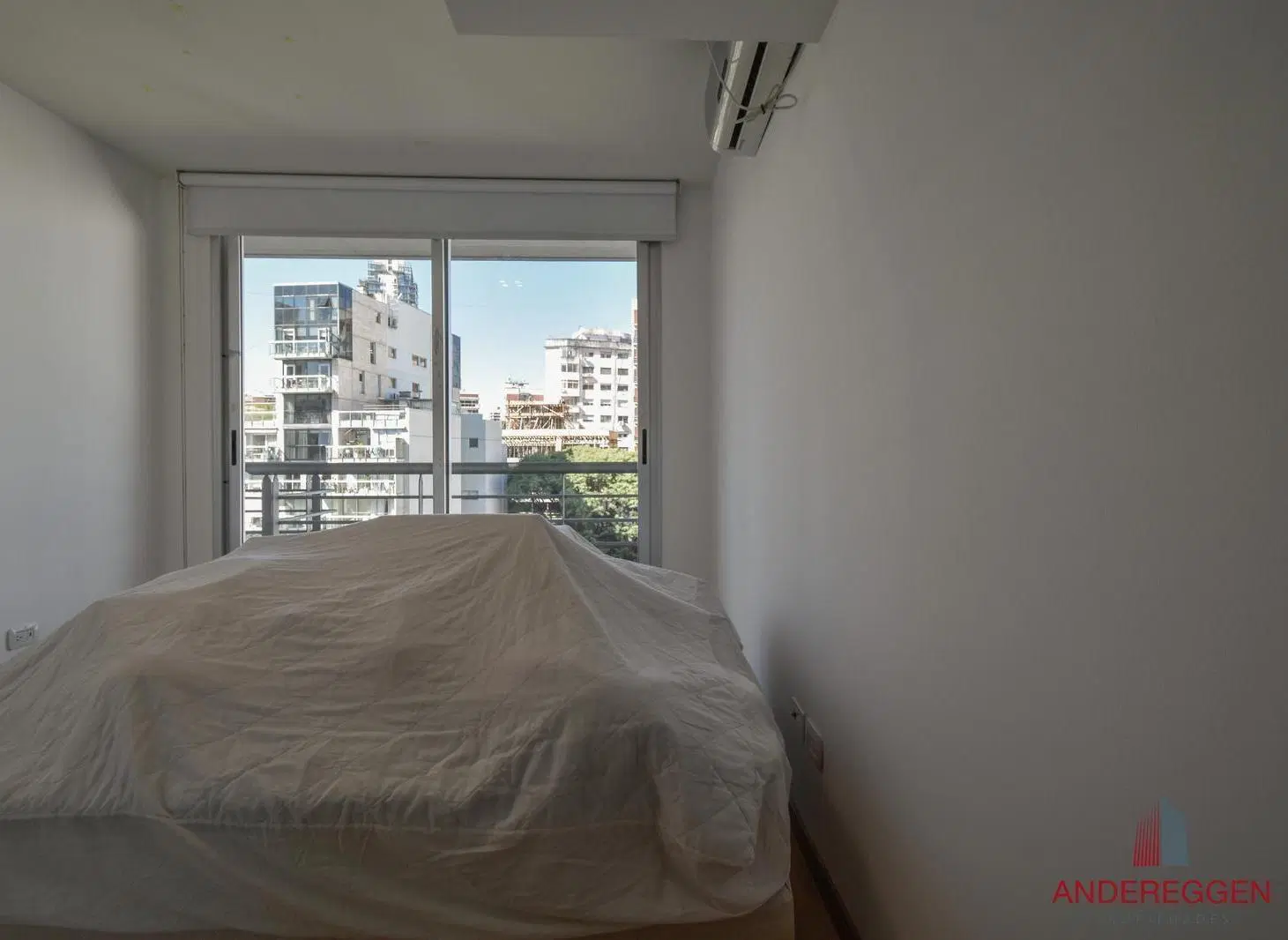 Departamento de dos dormitorios. Piso alto. Dos cocheras fijas. Amenities. 3