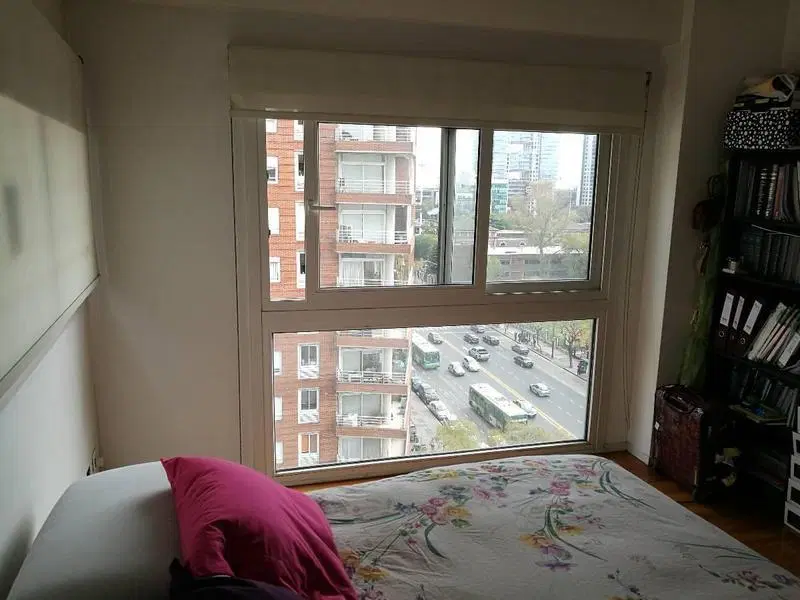 Av. del Libertador 8400. Piso alto. Vista al Rio. Tres ambientes en duplex. Cochera. 4