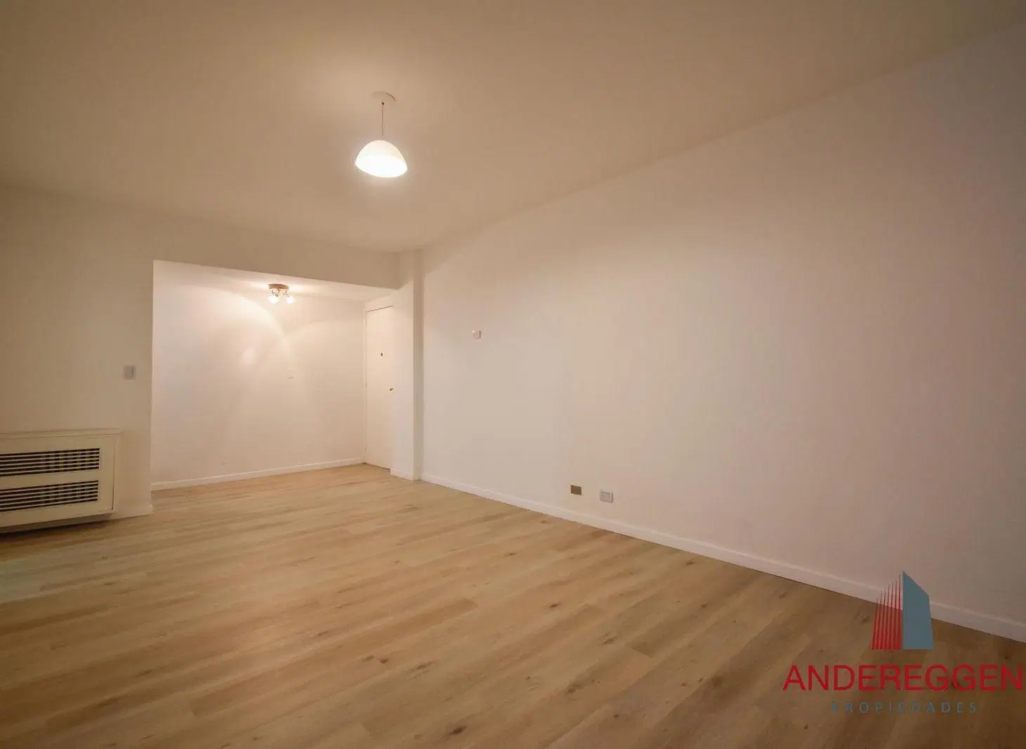 Santa Fe 3900. Departamento de tres ambientes con dependencia de servicio. 5