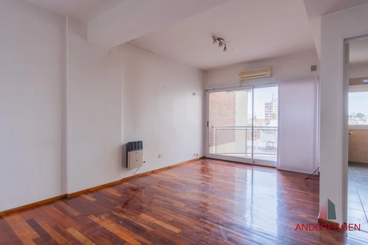 Amenábar 3100. Departamento de dos ambientes. Muy luminoso. Cochera fija. 2