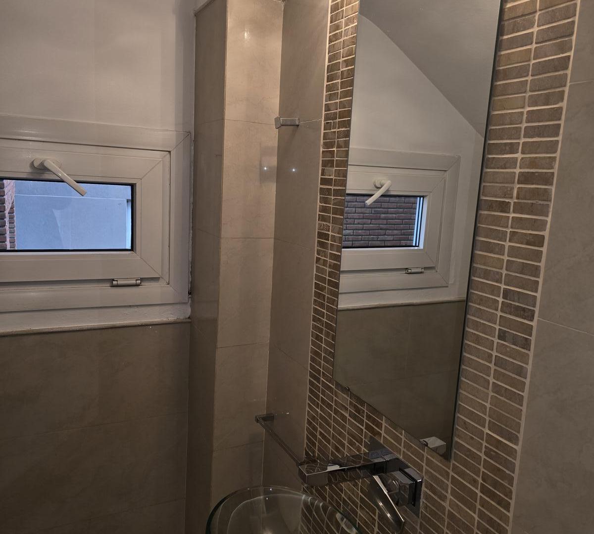 Foto de Av. del Libertador 8400. Piso alto. Vista al Rio. Tres ambientes en, imagen 2