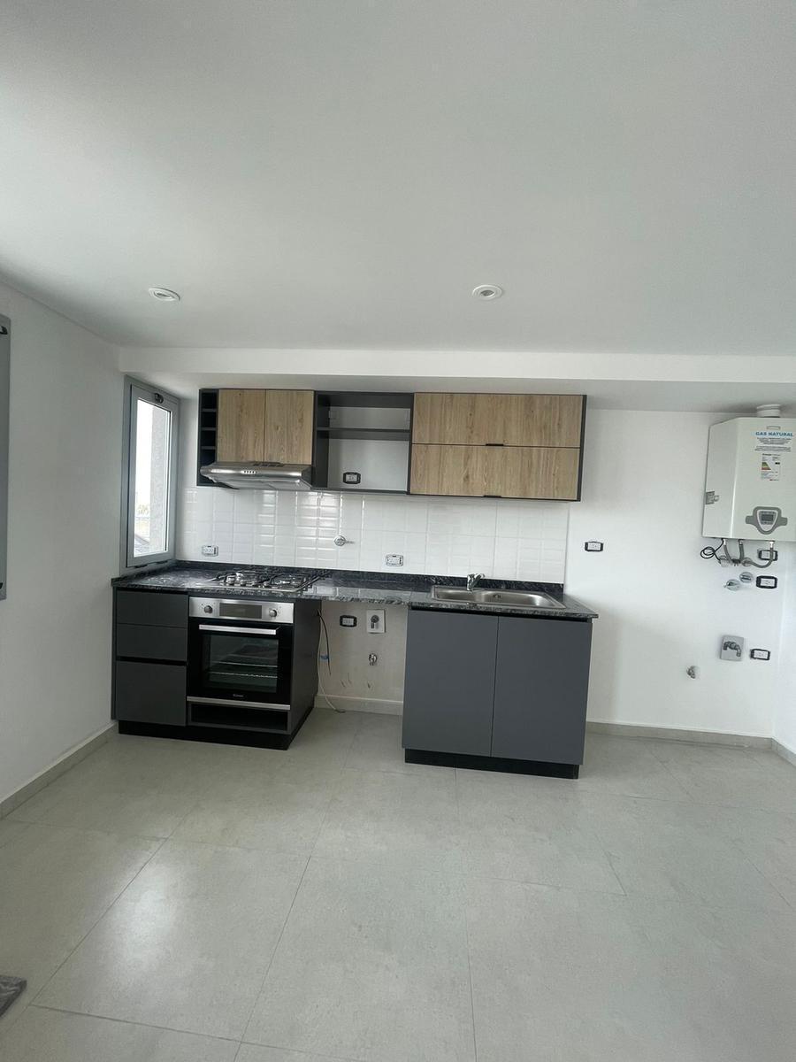 Departamento semipiso 4 ambientes con balcón - Wilde