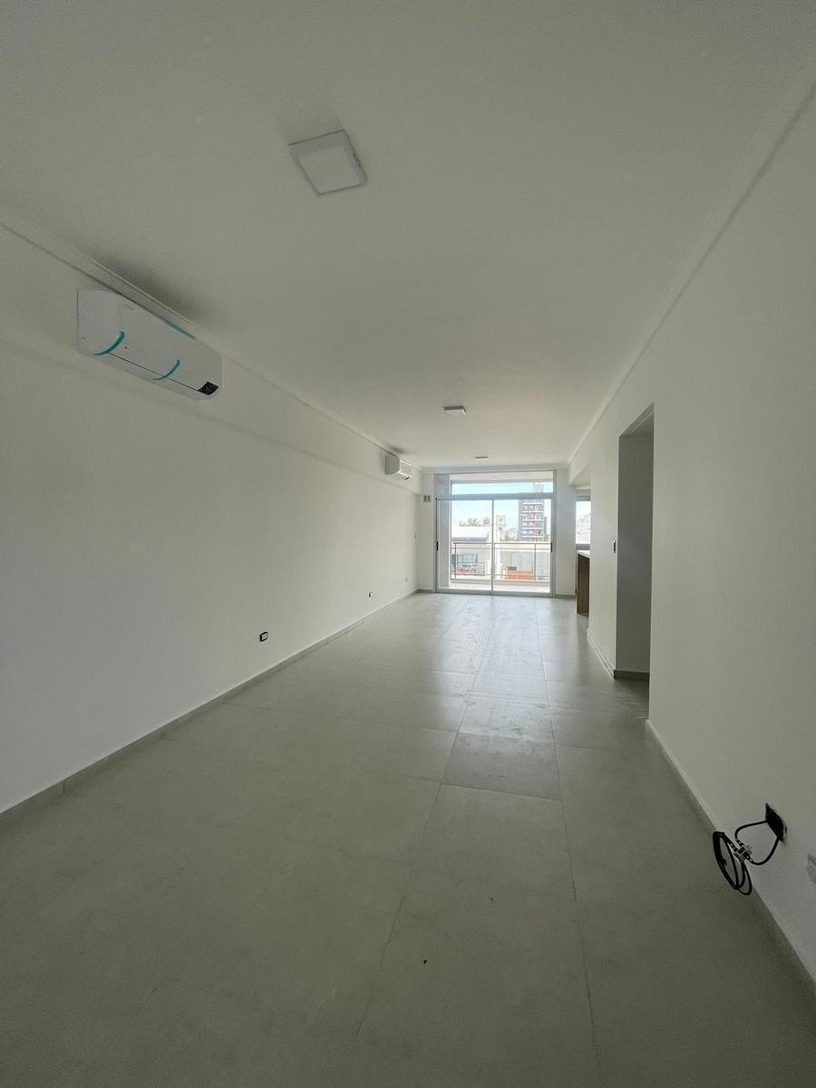 Foto de Departamento semipiso 4 ambientes con balcón - Wilde, imagen 4