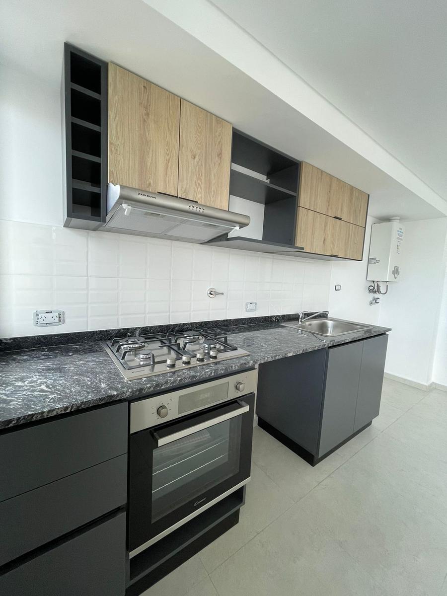 Foto de Departamento semipiso 4 ambientes con balcón - Wilde, imagen 3