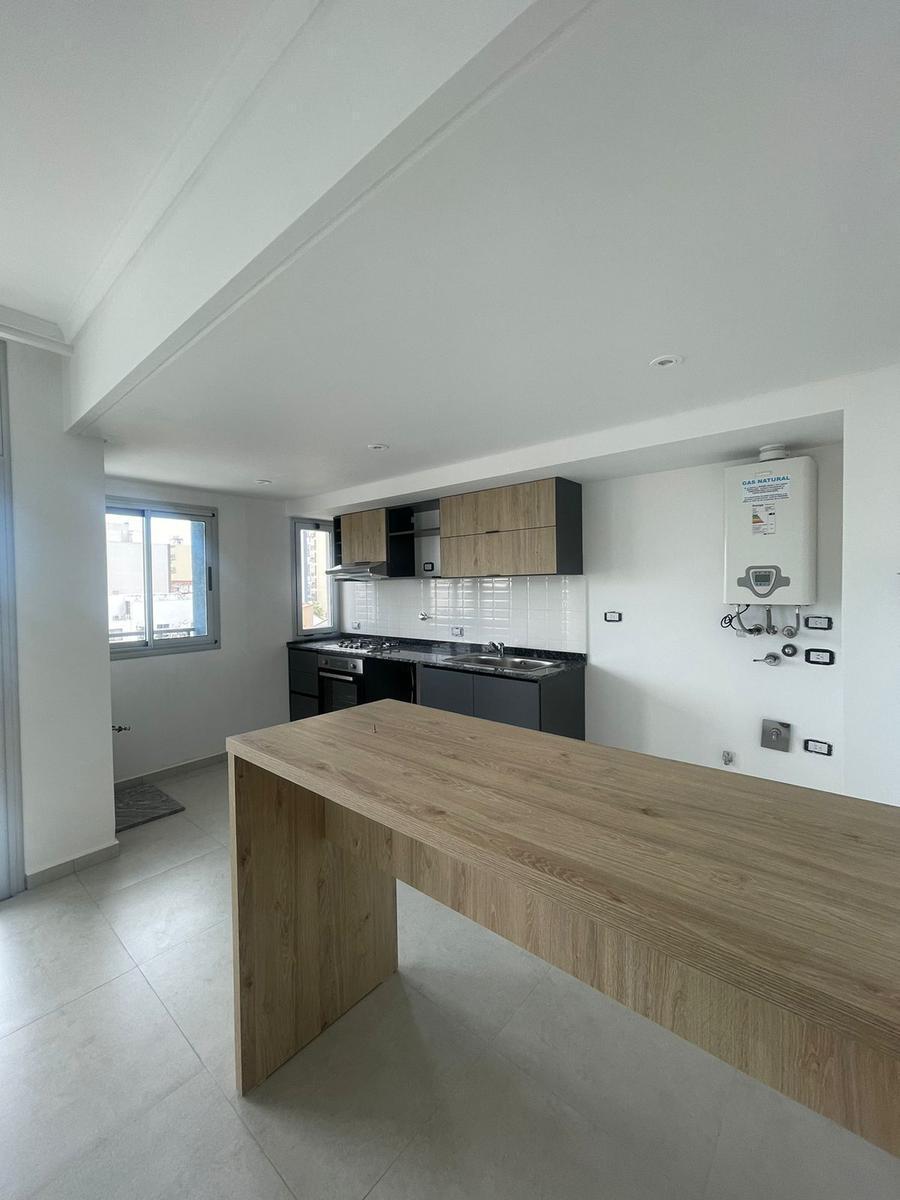 Foto de Departamento semipiso 4 ambientes con balcón - Wilde, imagen 2