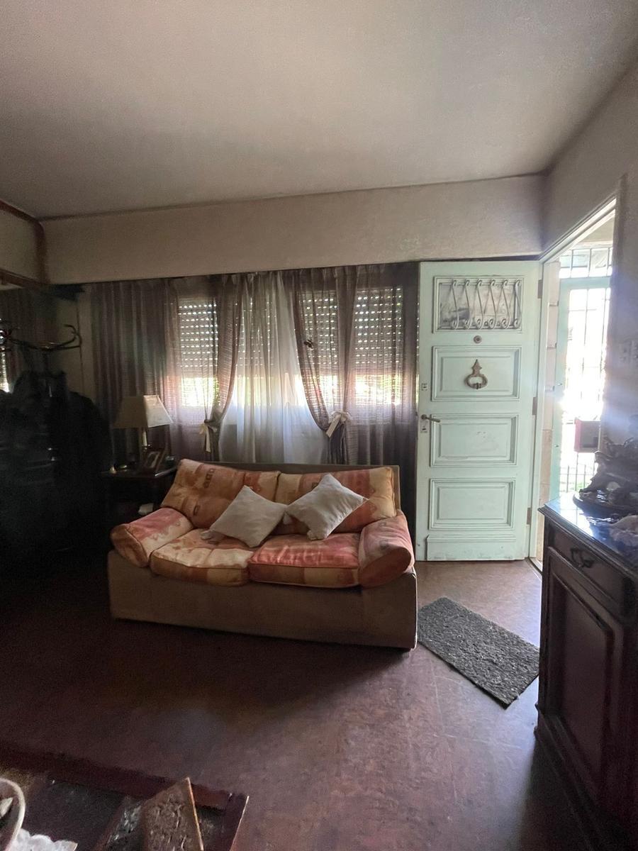 Casa en venta de 4 ambientes con dos locales - Villa Dominico