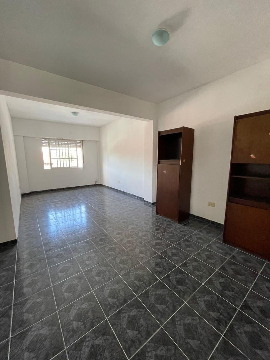 Foto de Departamento en venta de 3 ambientes con cochera - Wilde, imagen 2