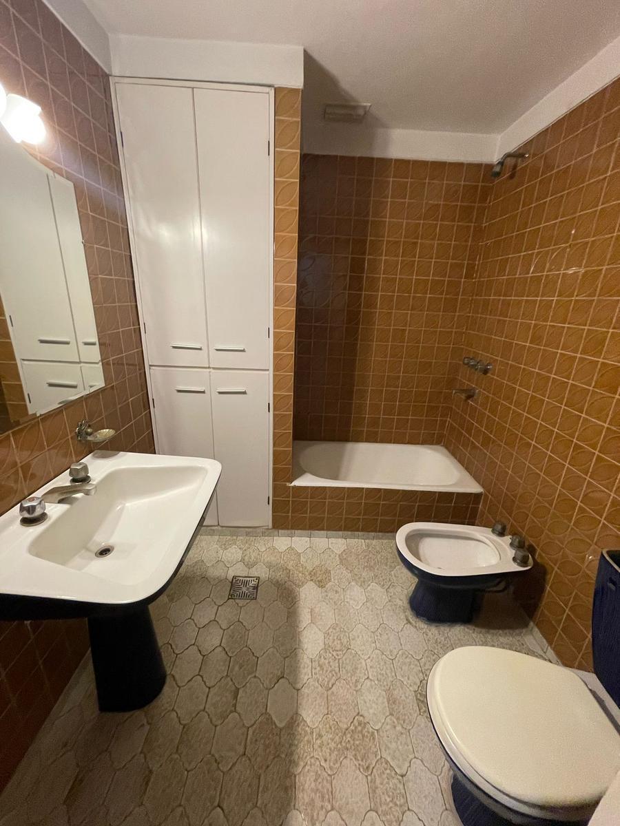 Foto de Casa en venta con dos viviendas, jardín, cochera, pileta y parrilla, imagen 5