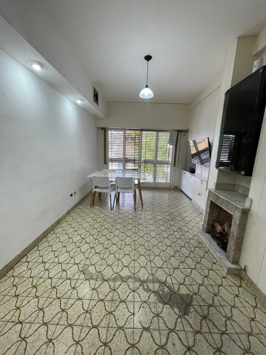 Departamento de 3 ambientes con patio y cochera cubierta - Sarandí