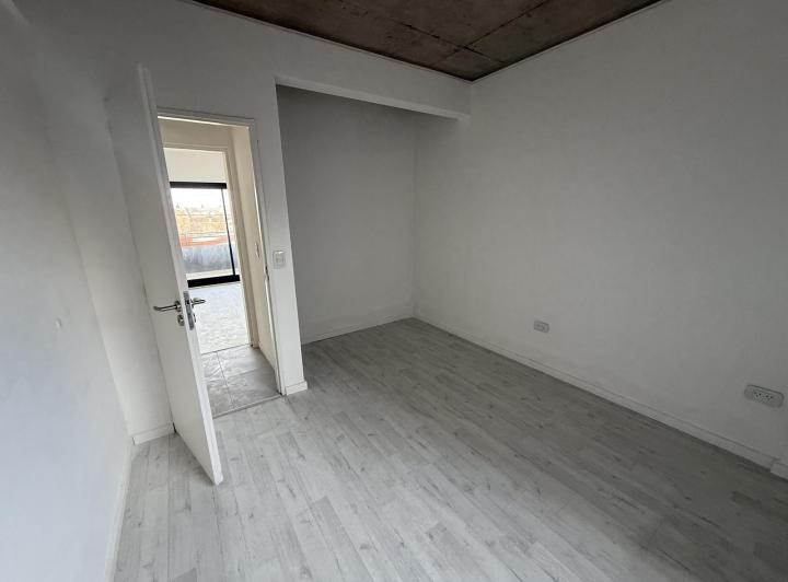 Foto de Departamento 3 ambientes con PATIO - VENTA Wilde, imagen 2