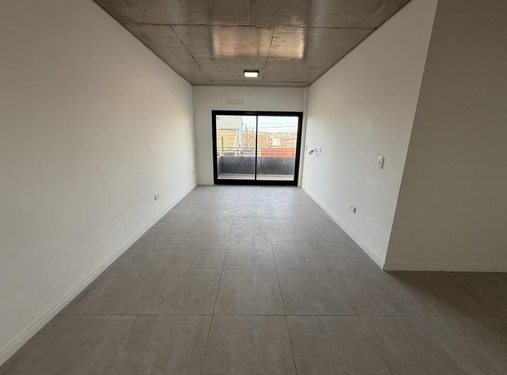 Foto de Departamento 3 ambientes con PATIO - VENTA Wilde, imagen 3