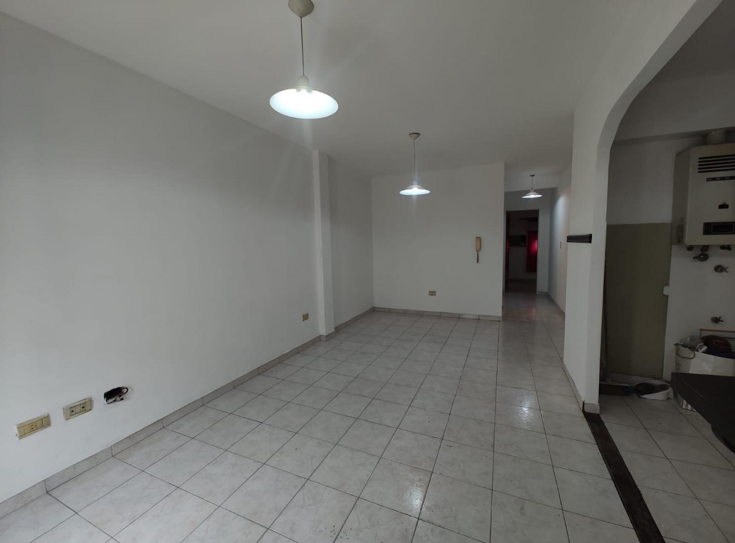 Foto de Departamento en Excelente Estado - A metros de la Avenida Mitre, imagen 1
