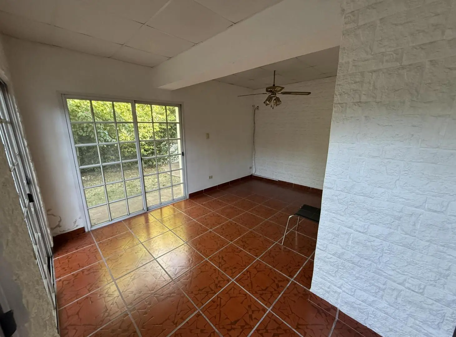Casa 3 ambientes con Cochera y Patio en Venta - Wilde 3