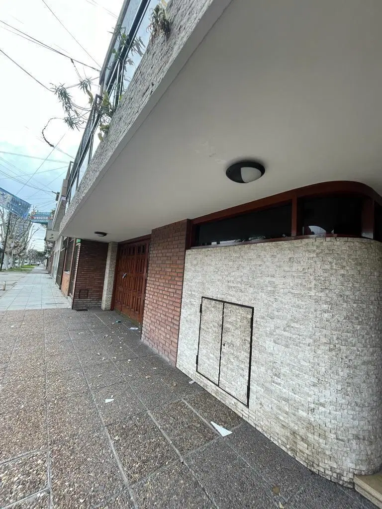 Departamento en venta de 3 ambientes con balcón 2