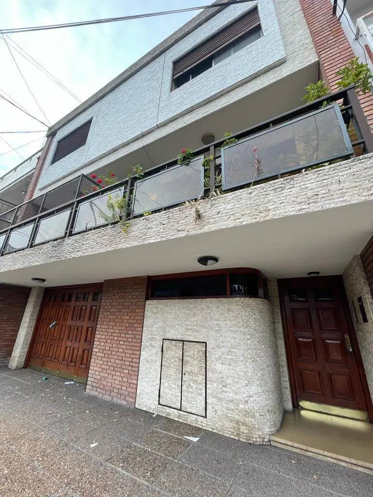 Departamento en venta de 3 ambientes con balcón 1