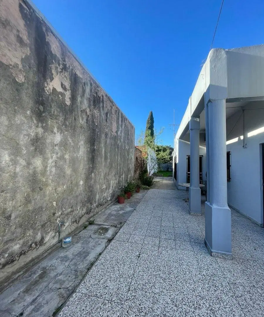 Casa en venta de 3 ambientes con lote 8,66 x 43 -Wilde 4