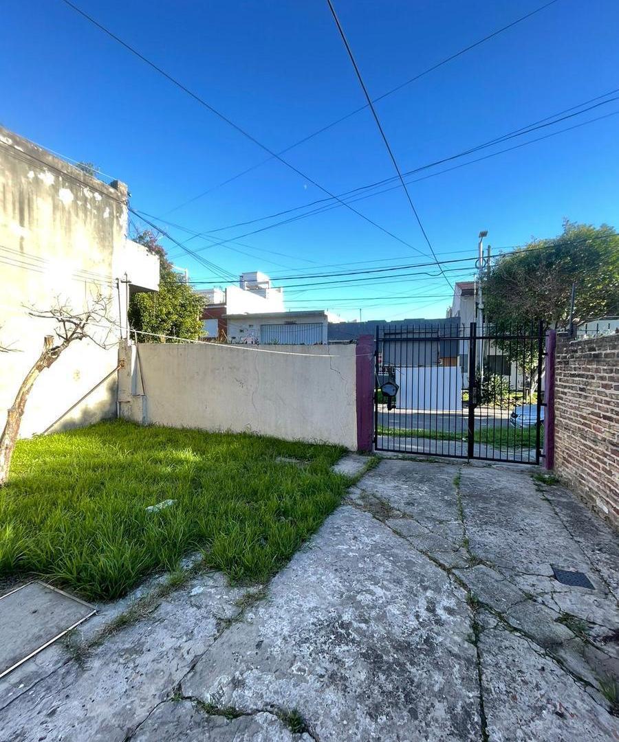 Casa en venta de 3 ambientes con lote 8,66 x 43 -Wilde