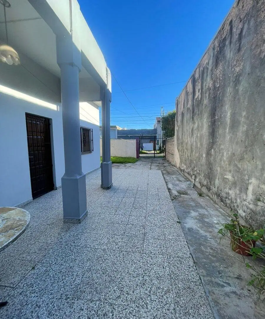 Casa en venta de 3 ambientes con lote 8,66 x 43 -Wilde 3