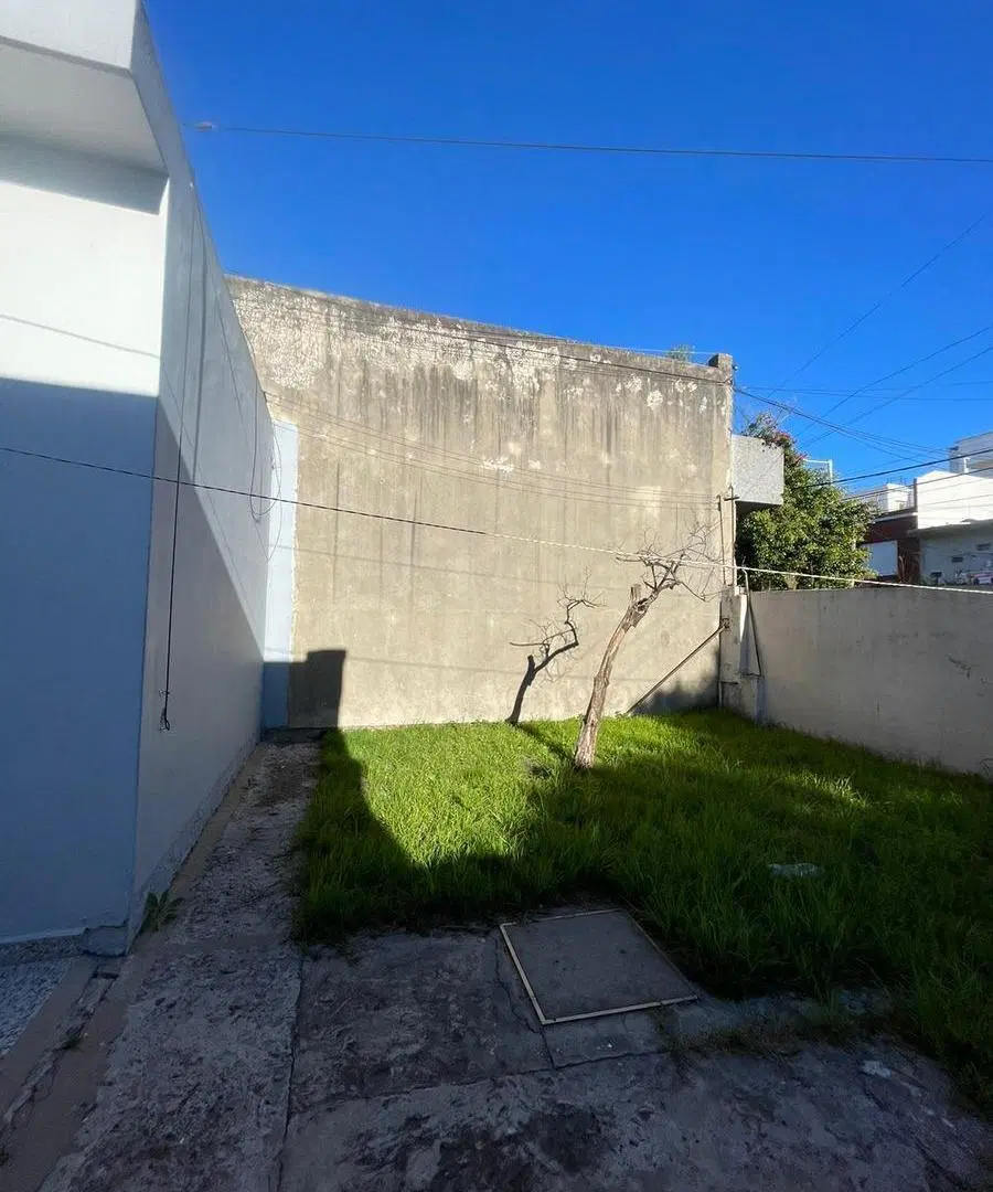 Casa en venta de 3 ambientes con lote 8,66 x 43 -Wilde 2