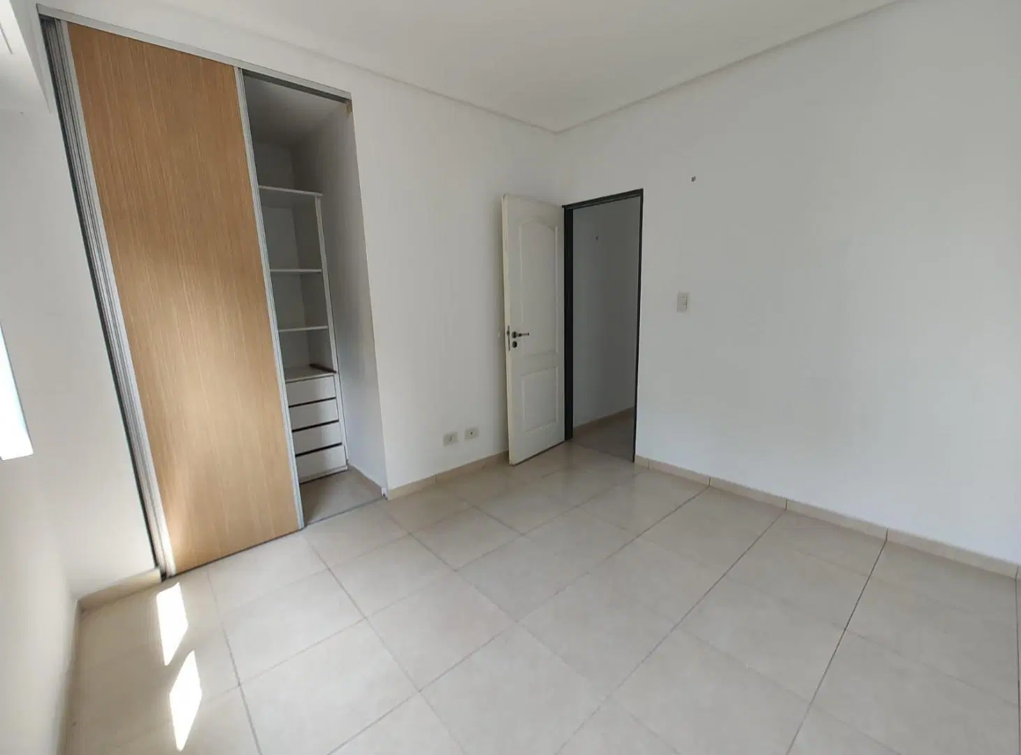 DEPARTAMENTO DE 2 AMBIENTES EN ALQUILER CON BALCON - WILDE 4