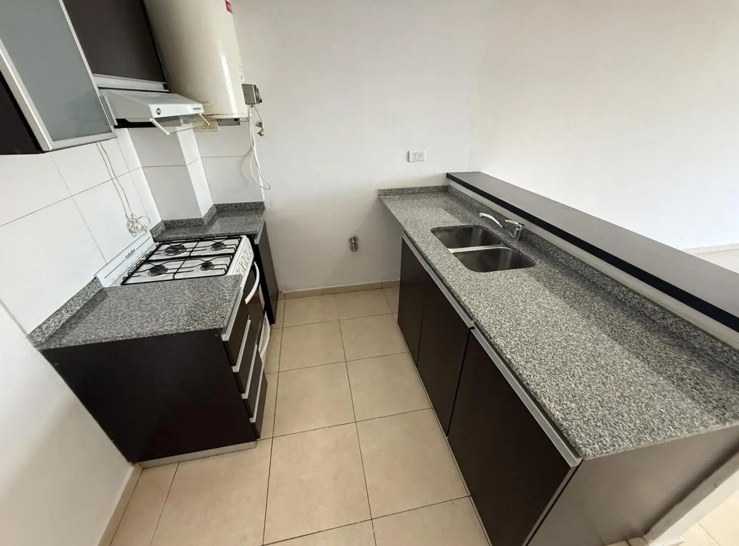 Departamento en alquiler monoambiente con balcón al frente - Wilde Avellaneda 2