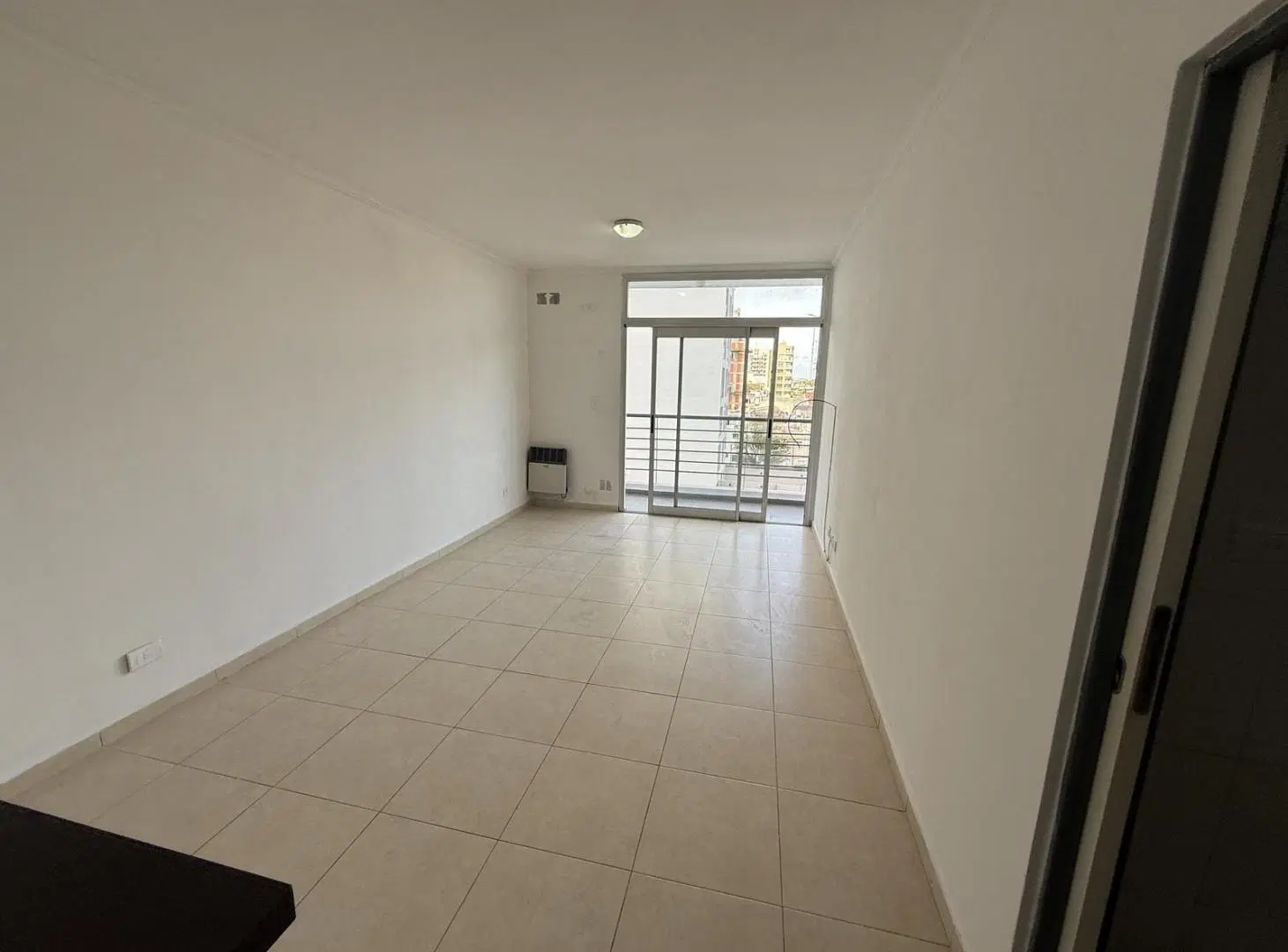 Departamento en alquiler monoambiente con balcón al frente - Wilde Avellaneda 3