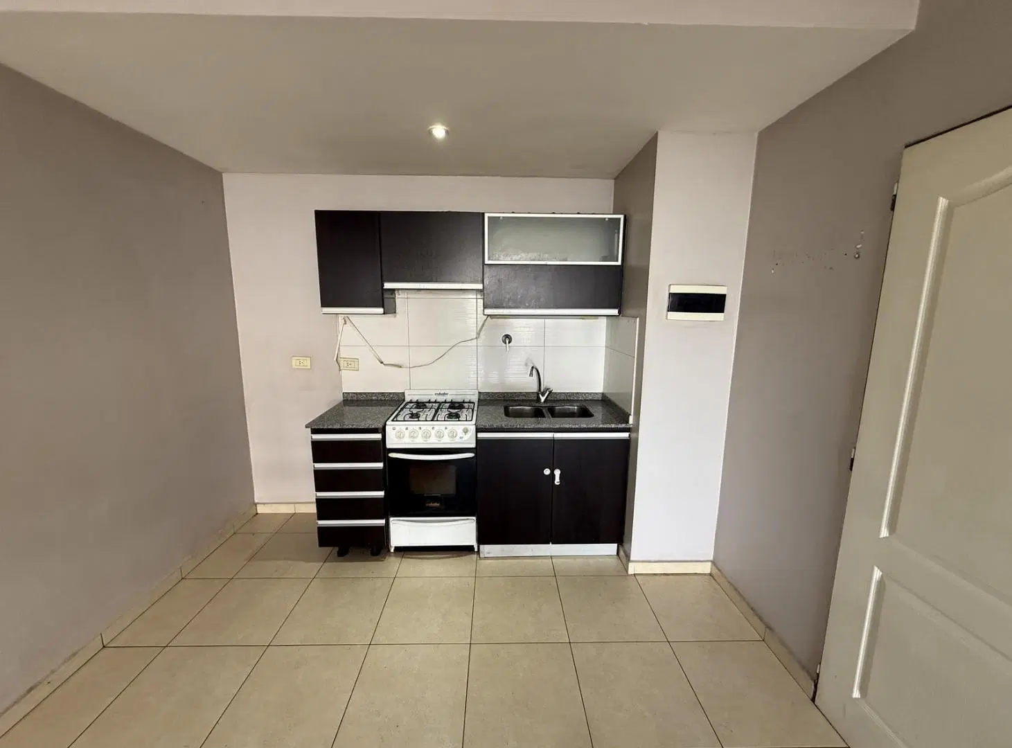 Departamento en alquiler de 2 ambiente con balcón - Wilde Avellaneda 3