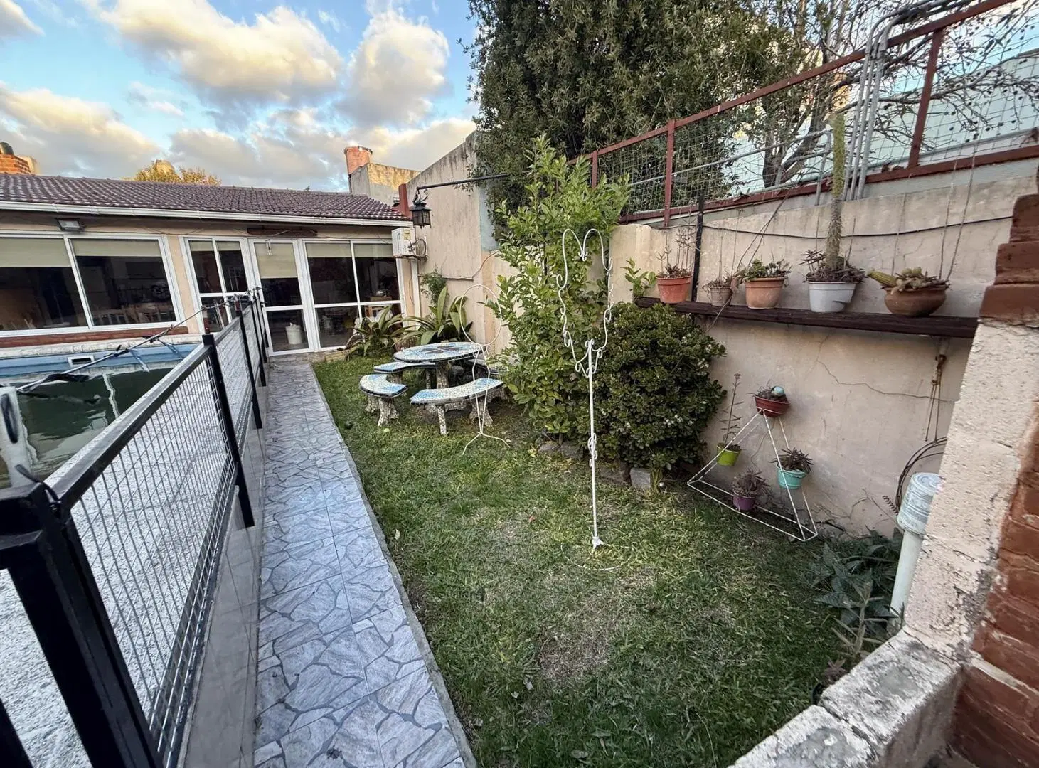 Casa 5 ambientes con COCHERA y PILETA en Wilde - Venta 3