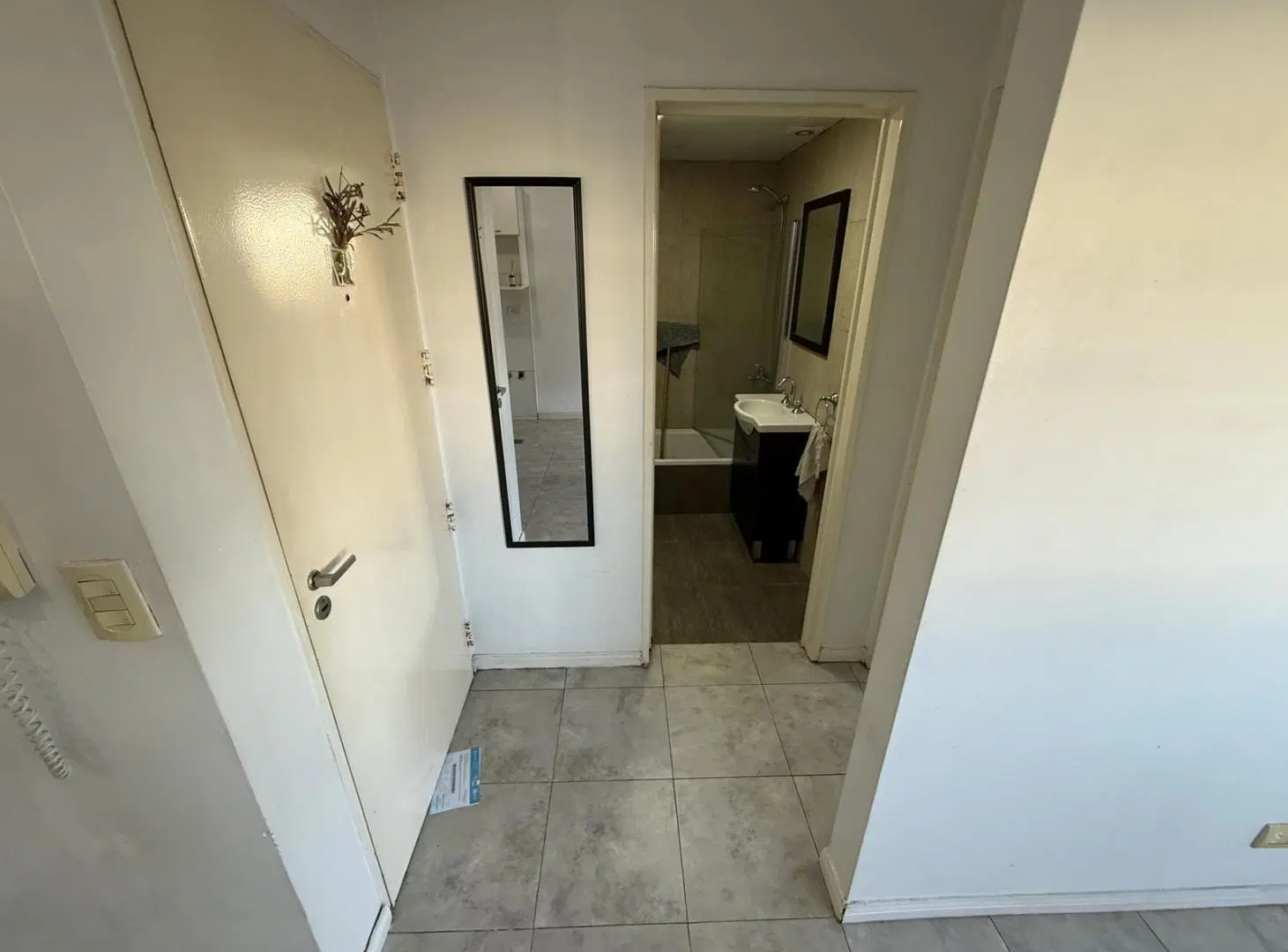 Departamento dos ambientes en Alquiler con patio planta baja en Wilde Avellaneda 2