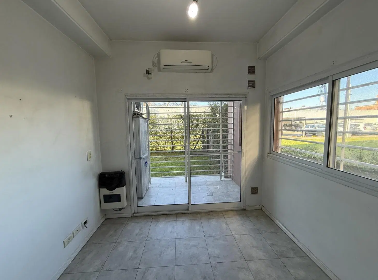 Departamento dos ambientes en Alquiler con patio planta baja en Wilde Avellaneda 5
