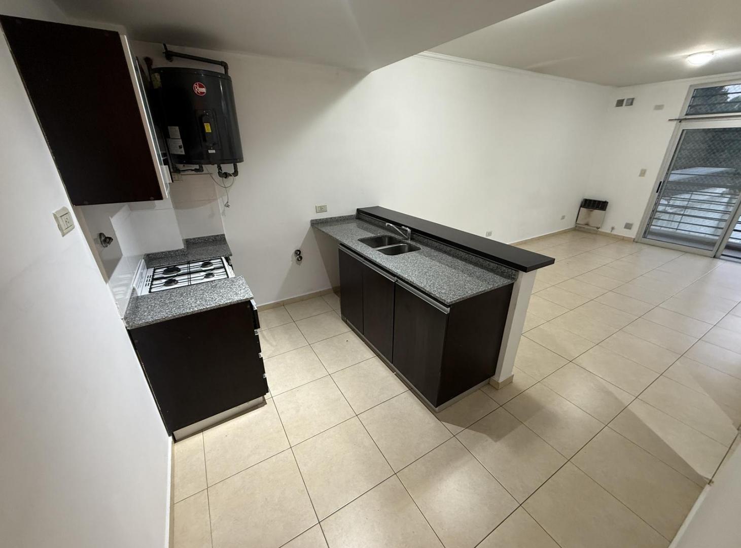 Foto de Departamento en alquiler monoambiente con balcón al frente - Wilde, imagen 2