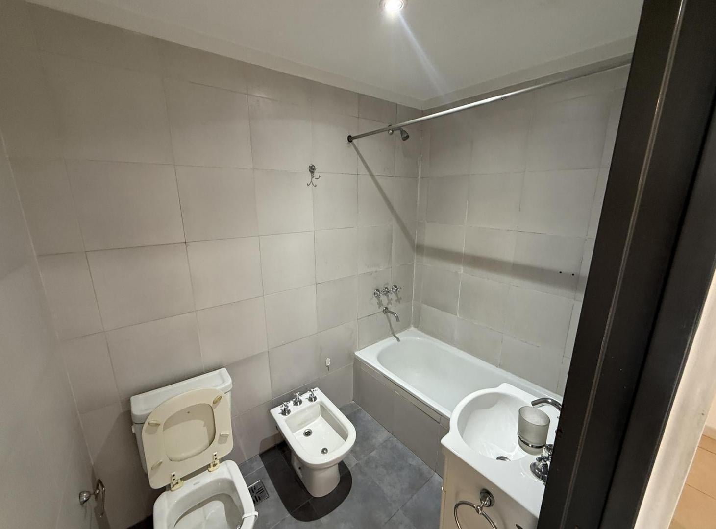 Foto de Departamento en alquiler monoambiente con balcón al frente - Wilde, imagen 2