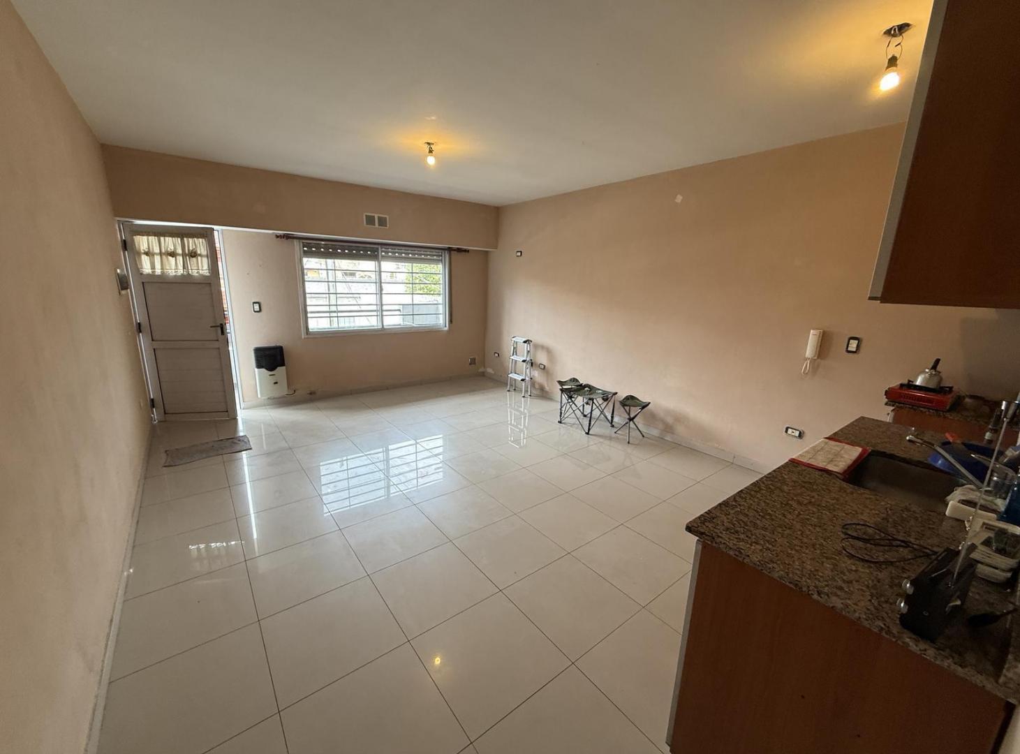 Foto de PH 2 ambientes en ALQUILER - Wilde, imagen 1