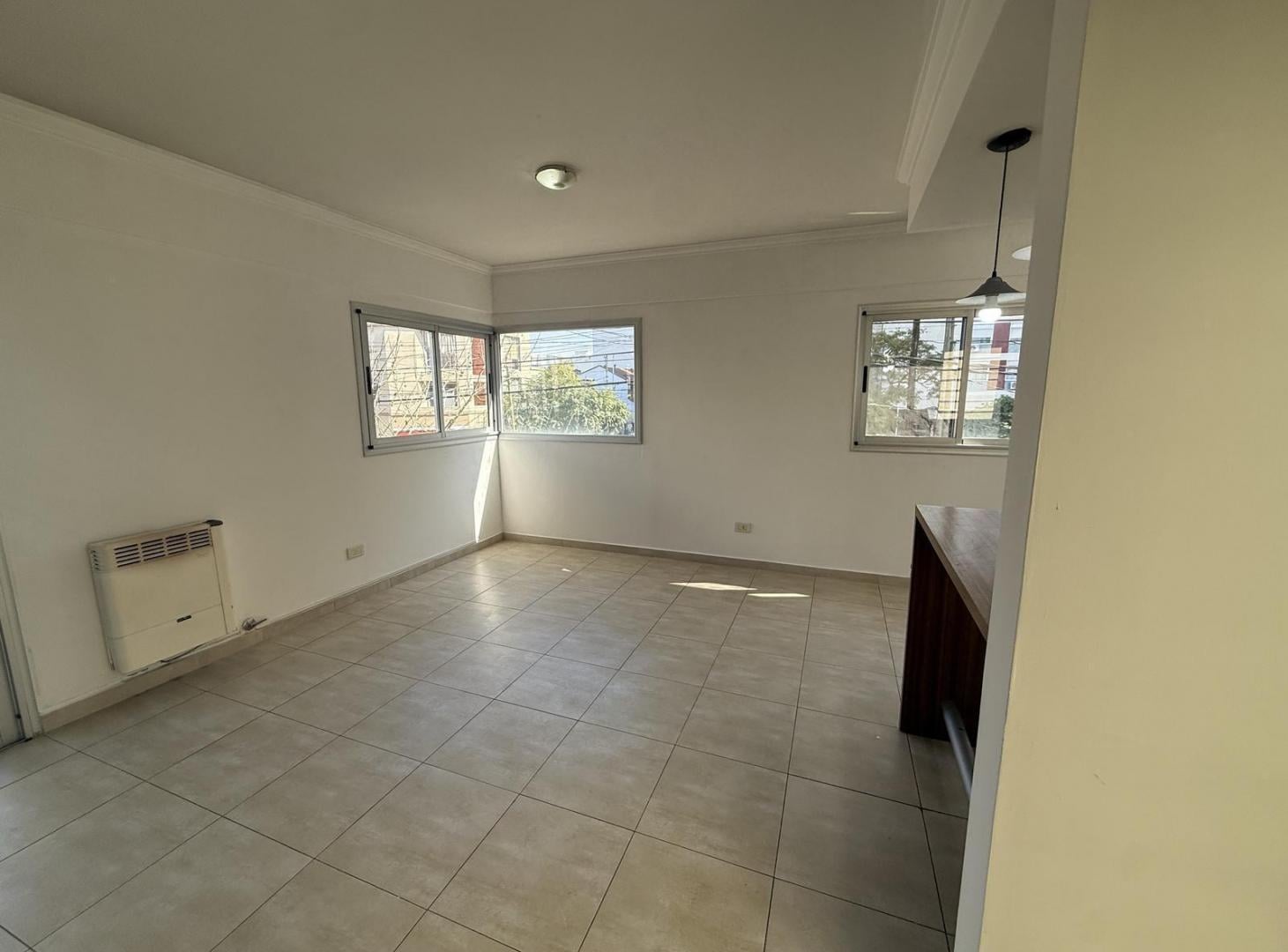Foto de Departamento dos ambientes en ALQUILER con PATIO y BALCON en Wilde, imagen 3