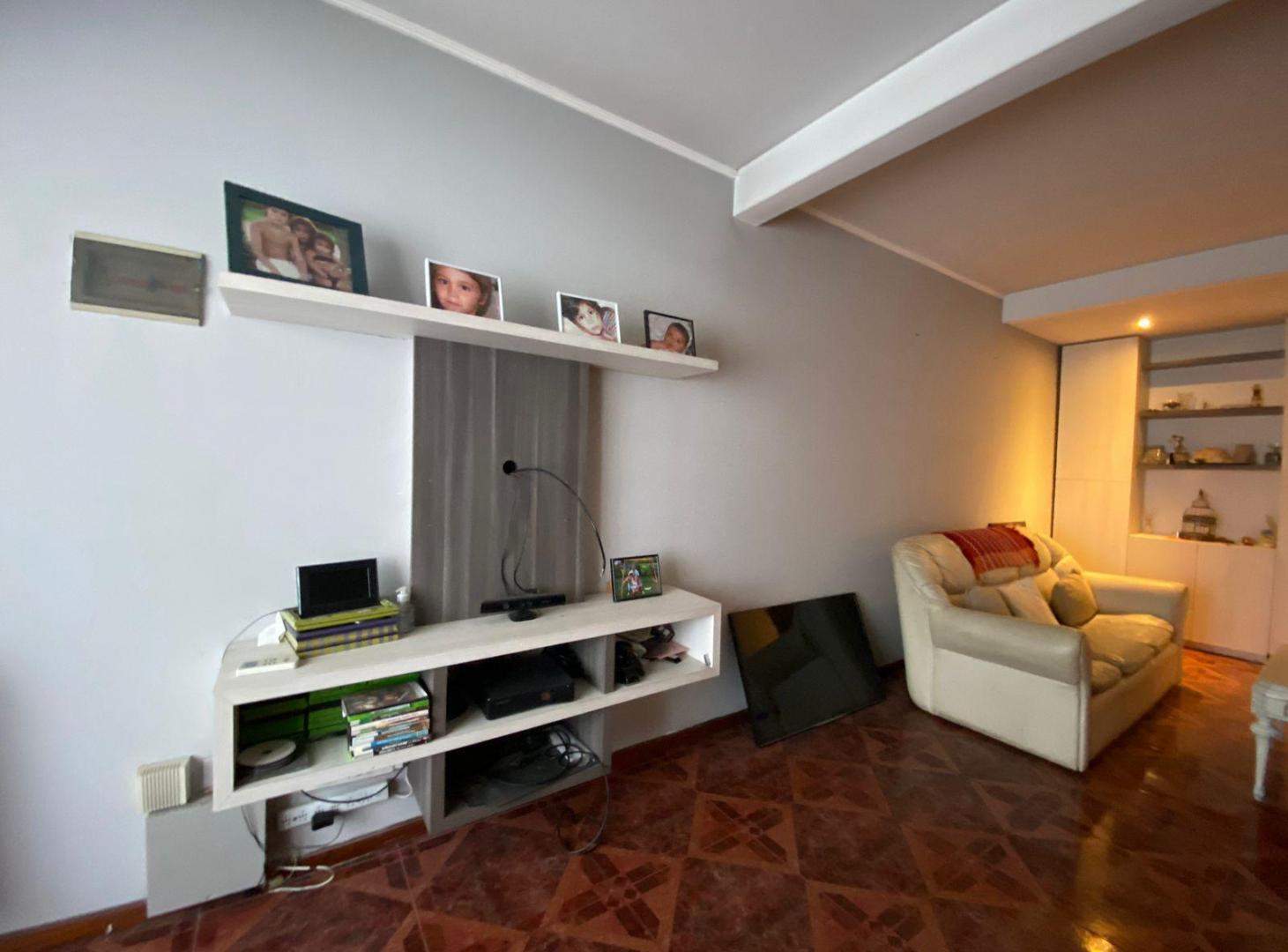Foto de Duplex en alquiler de 4 ambientes con espacio guardacoche y patio, imagen 2