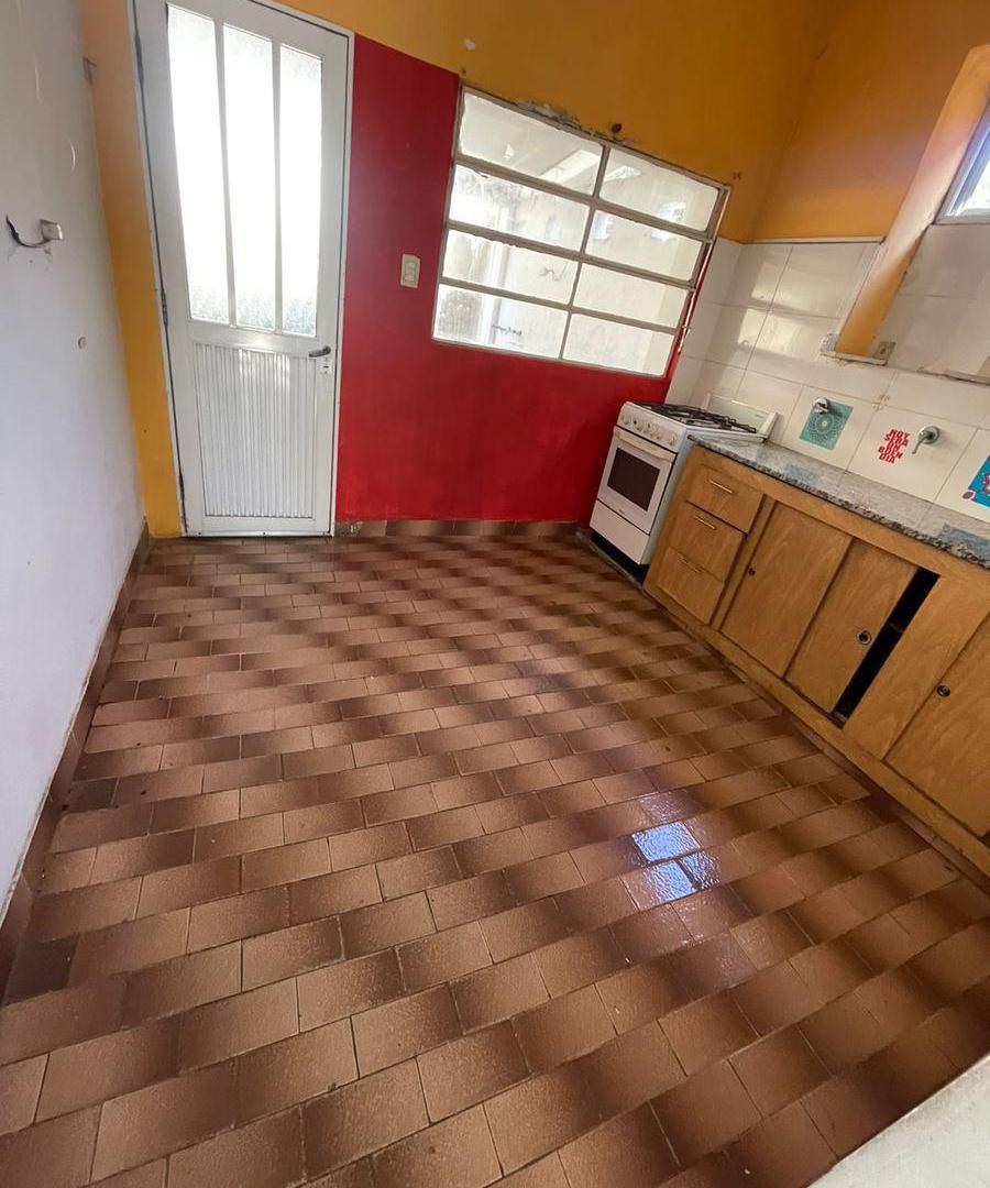 Foto de PH en alquiler de 3 ambientes con patio y espacio guardacoche - Villa, imagen 2