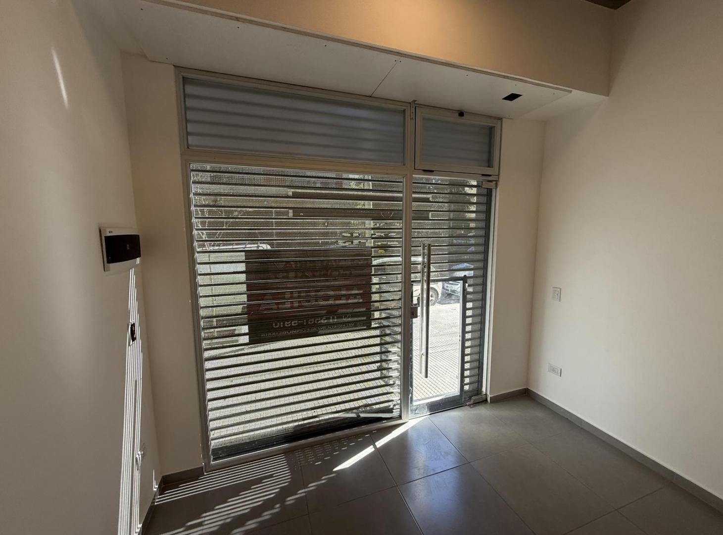 Foto de Local en venta de 28,35mts2 con excelente ubicación - Wilde, imagen 3