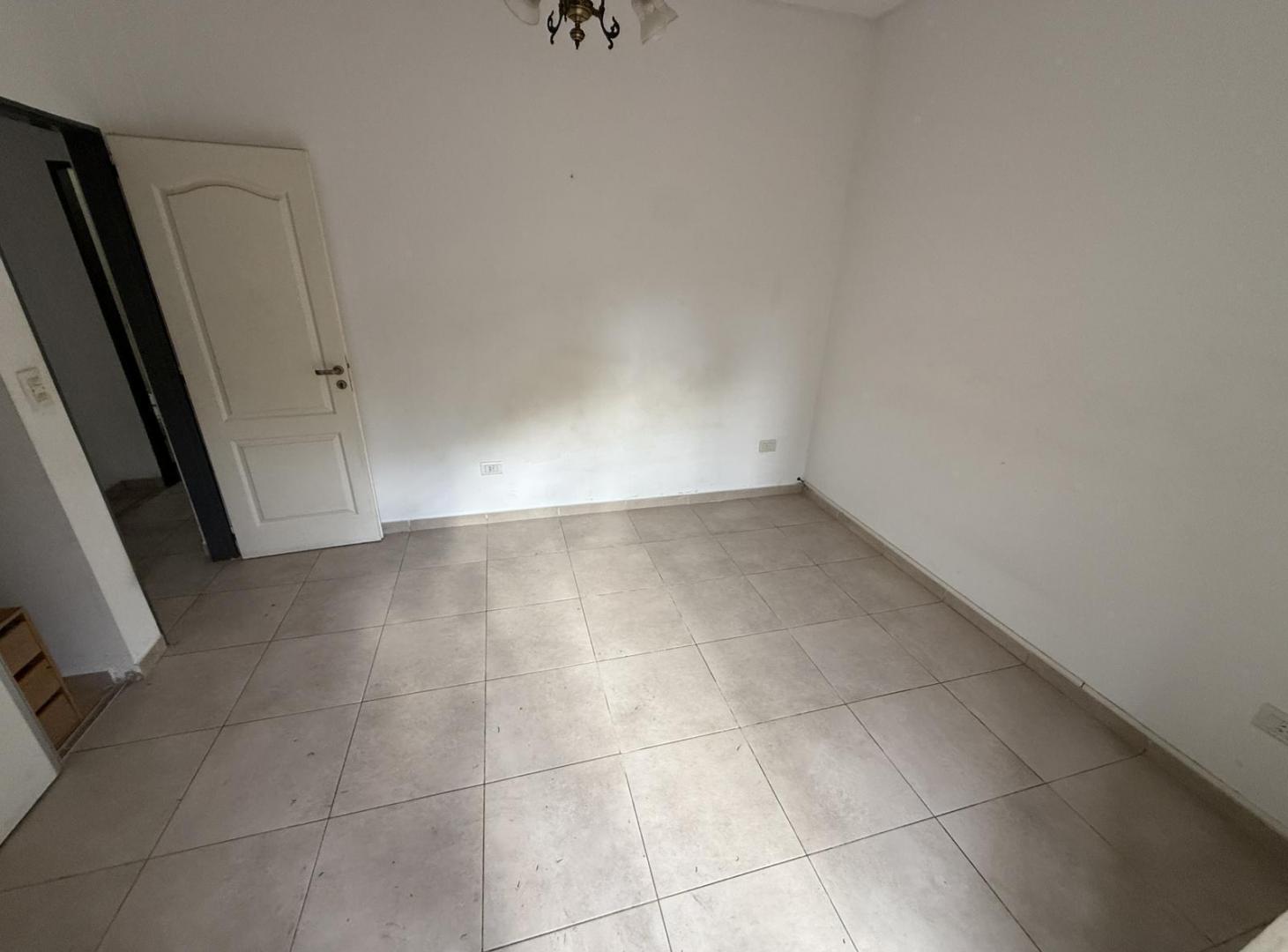 Foto de Departamento dos ambientes con PATIO. PB - PH - departamento en Wilde, imagen 5
