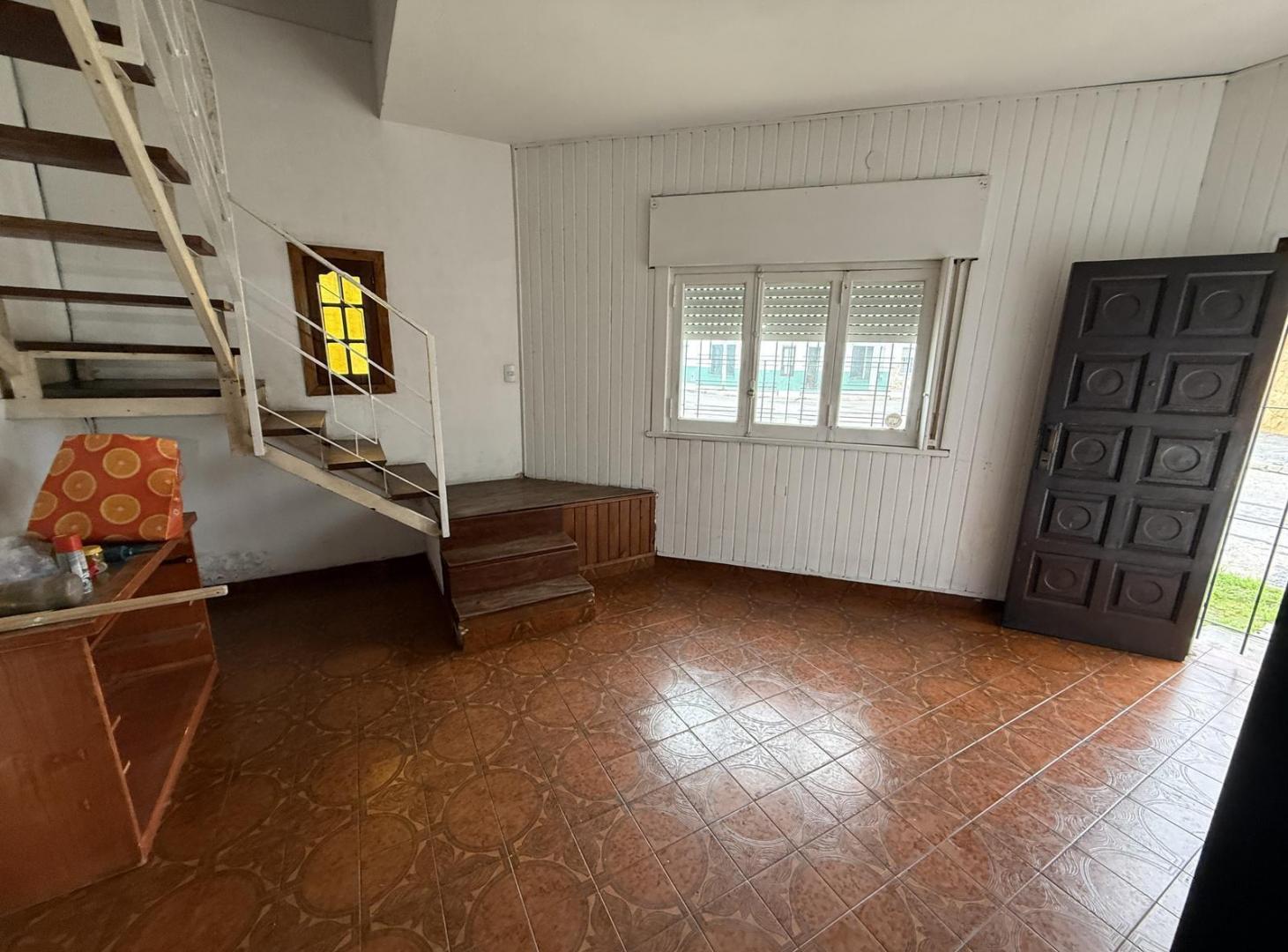 Foto de Casa 5 ambientes en ALQUILER con Cochera y Patio - en Villa Dominico, imagen 1