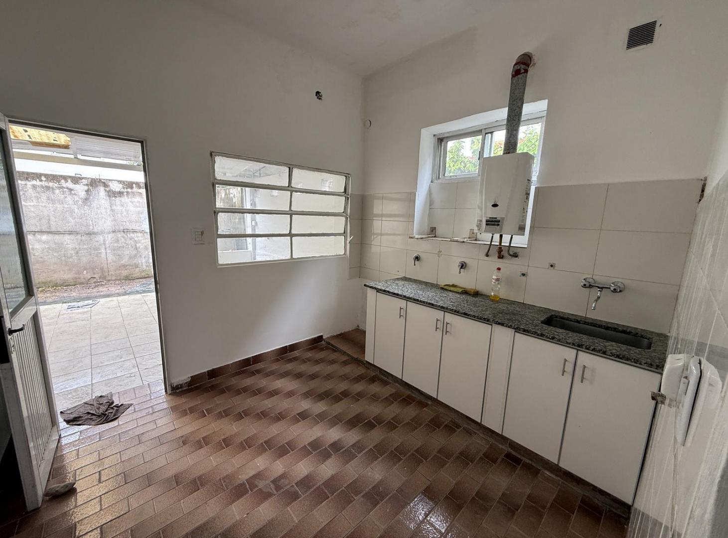 Foto de PH en alquiler de 3 ambientes con patio y espacio guardacoche - Villa, imagen 5