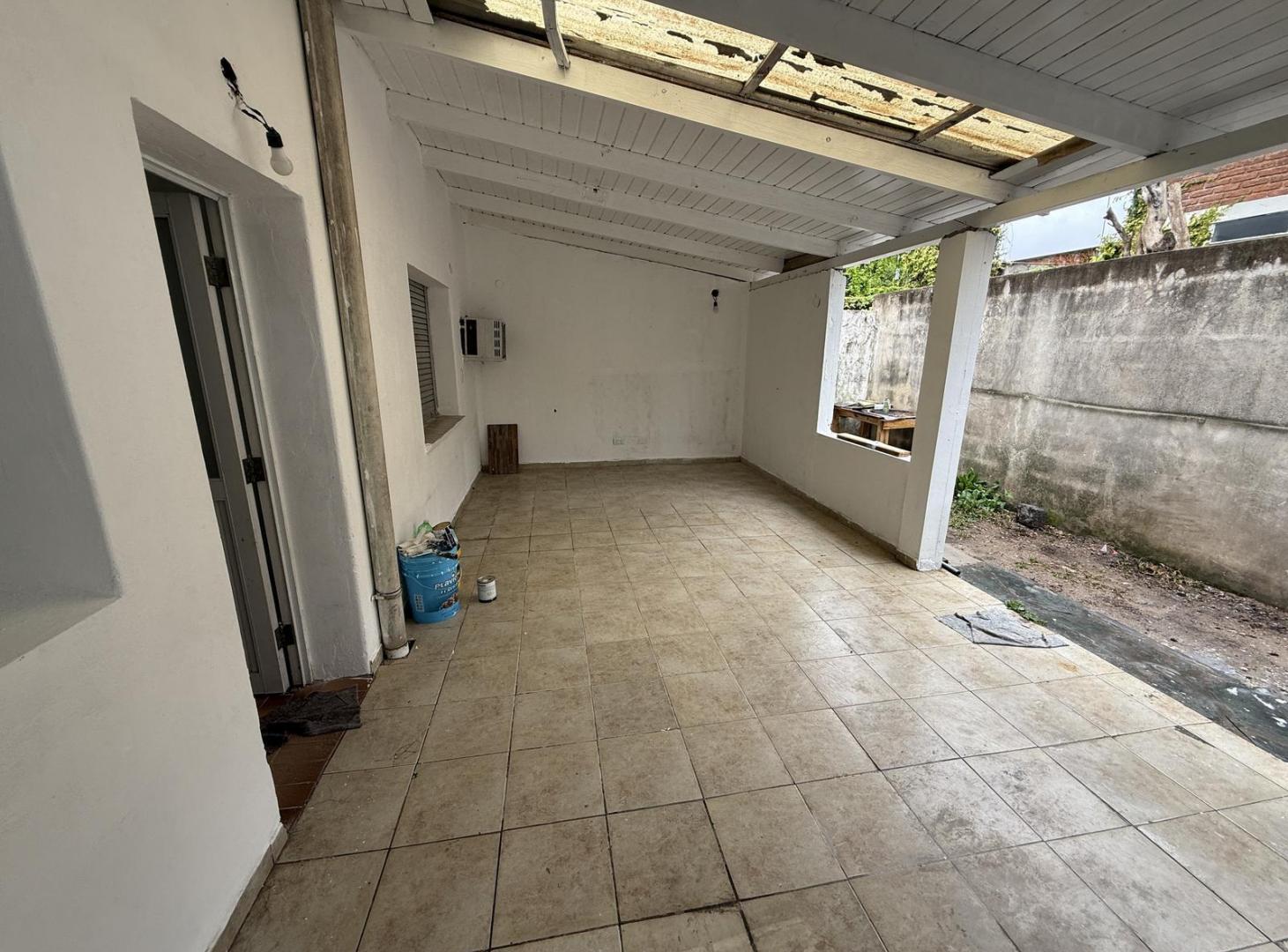 Foto de PH en alquiler de 3 ambientes con patio y espacio guardacoche - Villa, imagen 1