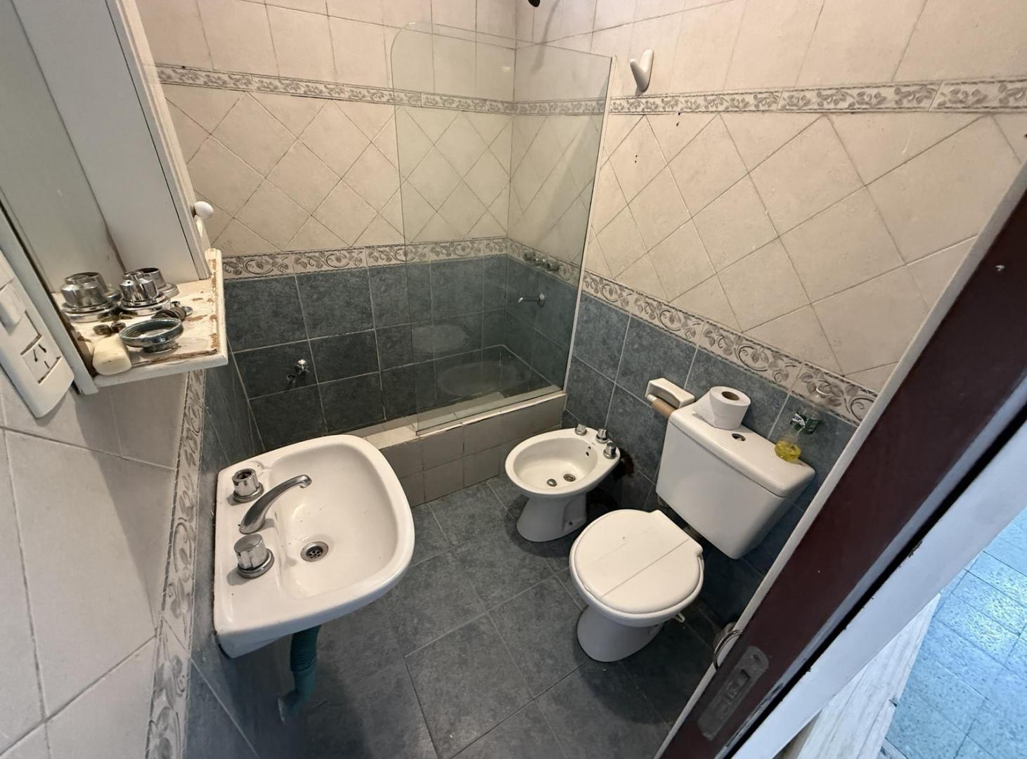 Foto de PH en alquiler de 3 ambientes con patio y espacio guardacoche - Villa, imagen 4
