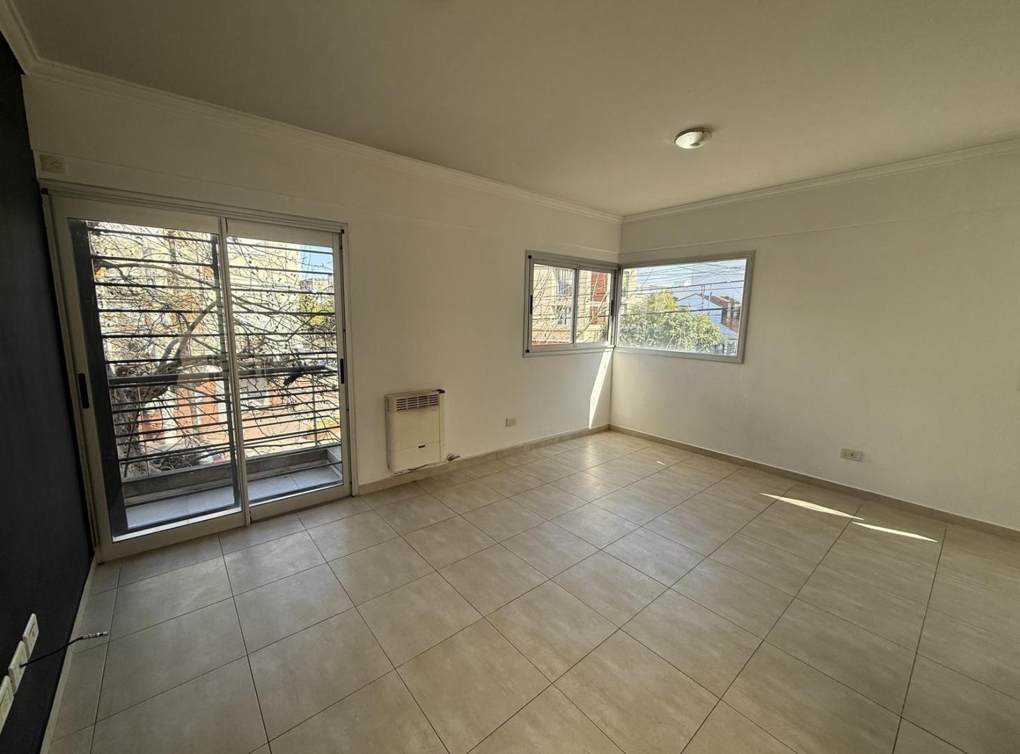 Foto de Departamento dos ambientes en ALQUILER con PATIO y BALCON en Wilde, imagen 5