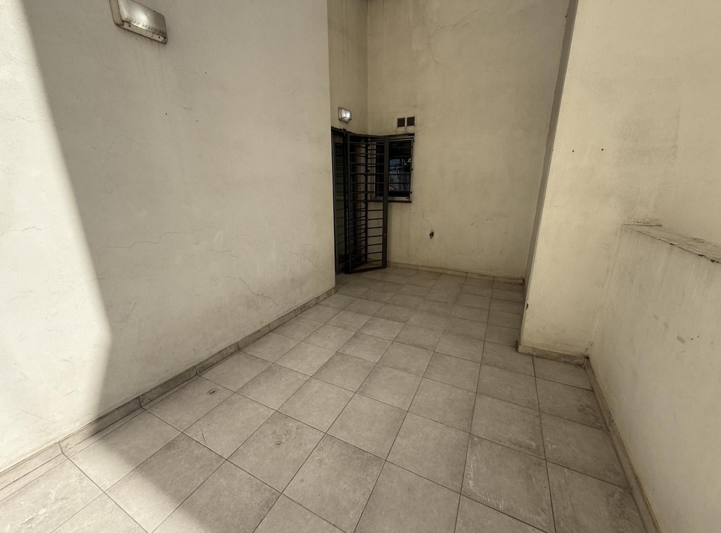 Foto de Departamento dos ambientes en ALQUILER con PATIO y BALCON en Wilde, imagen 3