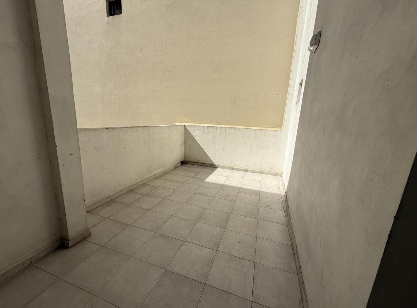 Foto de Departamento dos ambientes en ALQUILER con PATIO y BALCON en Wilde, imagen 4