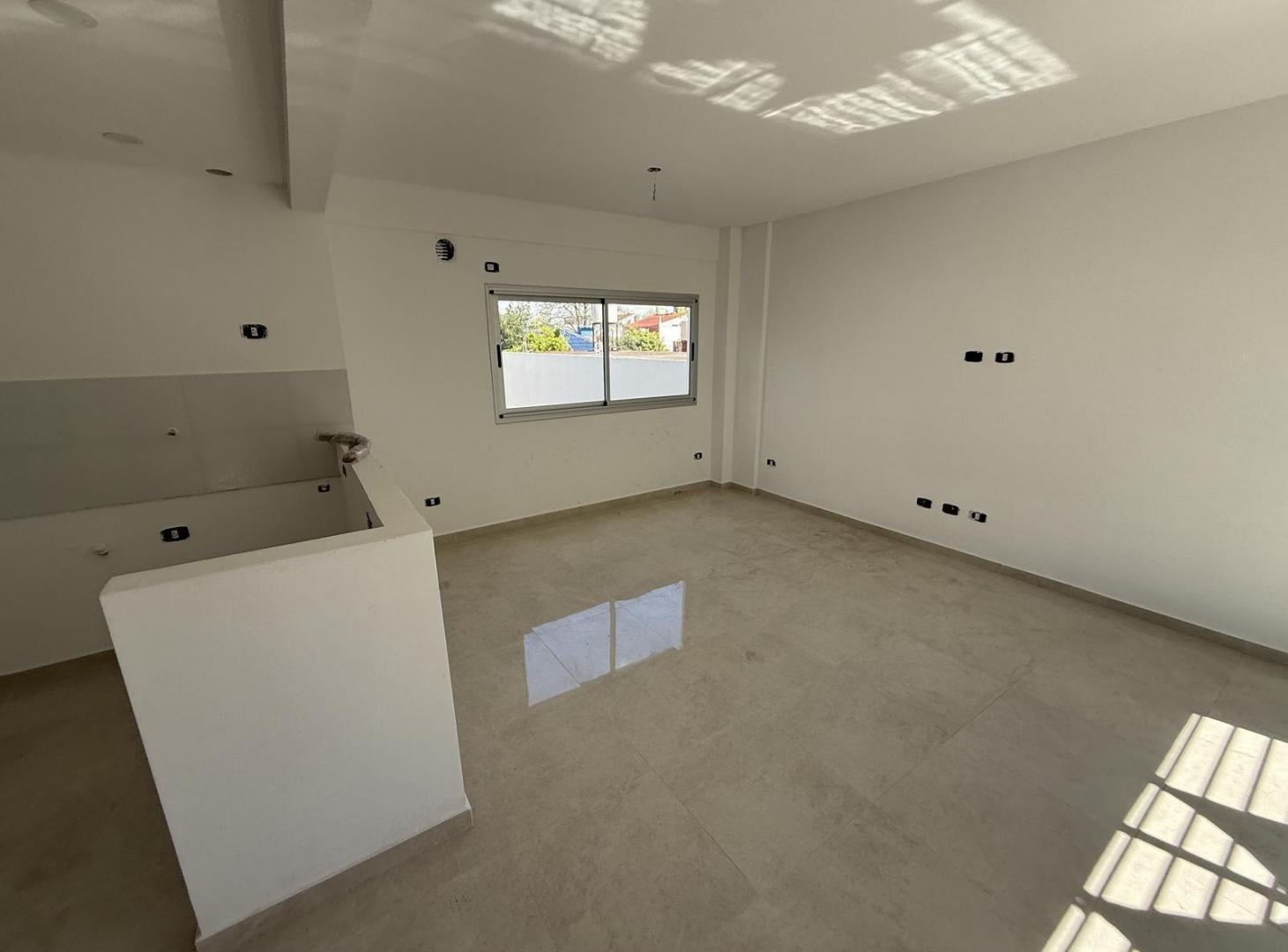 Foto de Departamento tres ambientes con terraza propia en Wilde, imagen 2