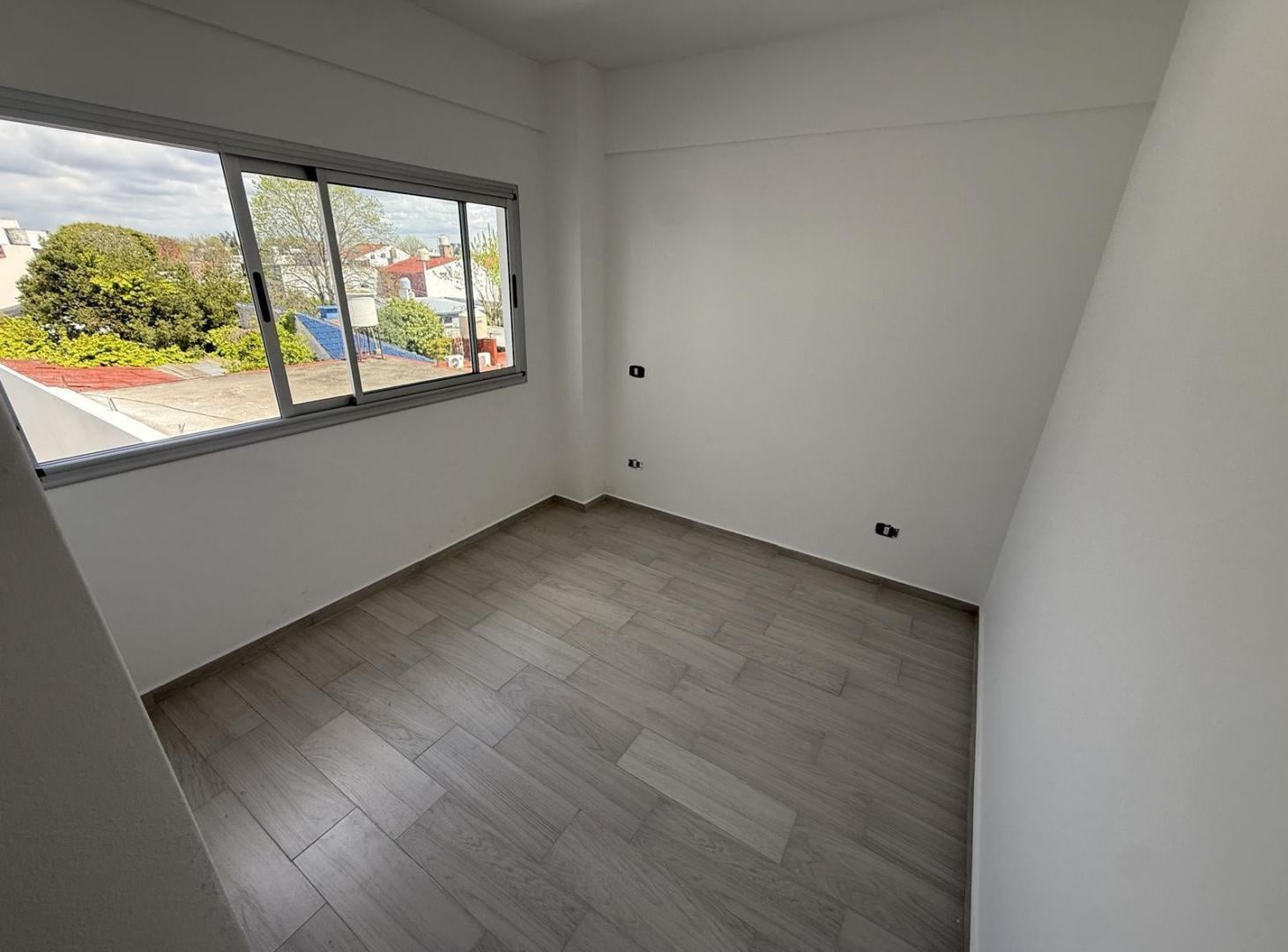 Foto de Departamento tres ambientes con terraza propia en Wilde, imagen 4