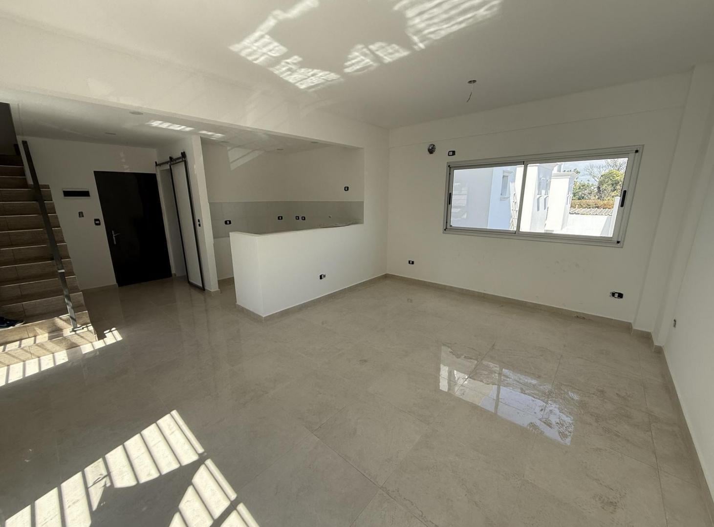 Foto de Departamento tres ambientes con terraza propia en Wilde, imagen 1